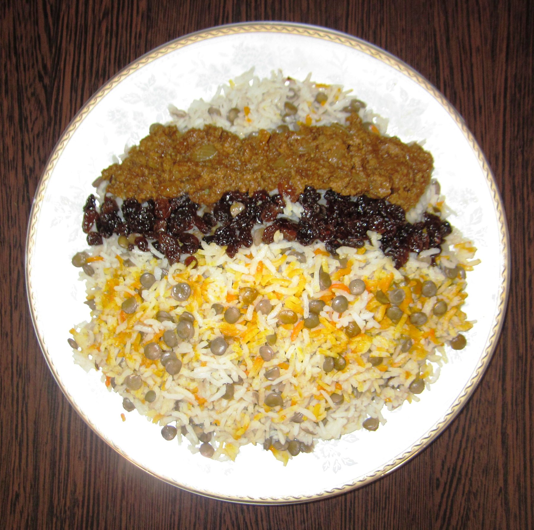 Adas polo — Persian rice with lentils and raisins.