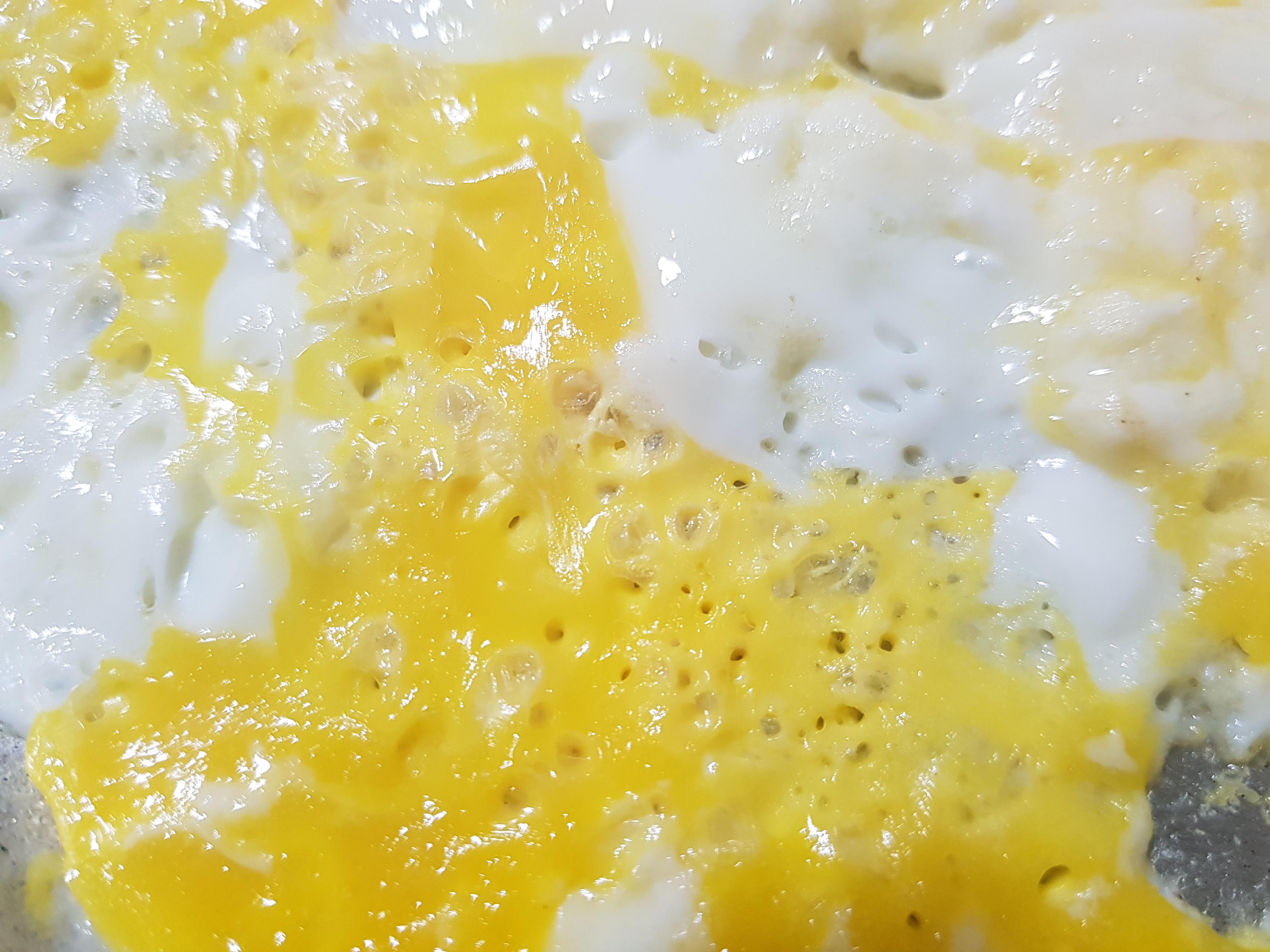 Nimroo — Persian fried eggs served in the pan.
